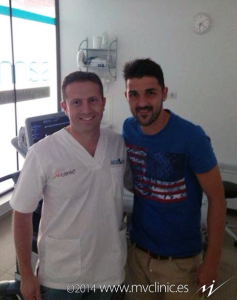 El jugador profesional del Atlético de Madrid David Villa junto a Fermín Valera 