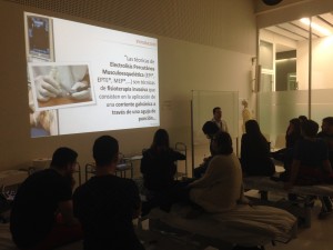 El fisioterapeuta del MVClinic Fermín Valera en el taller de EPM